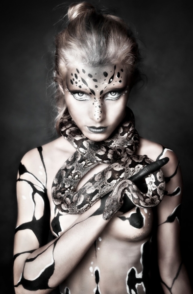 Photograph Fabian Longo Snake Girl on One Eyeland